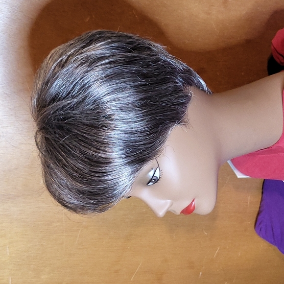 Short Charcoal Gray Wig - Picture 3 of 4